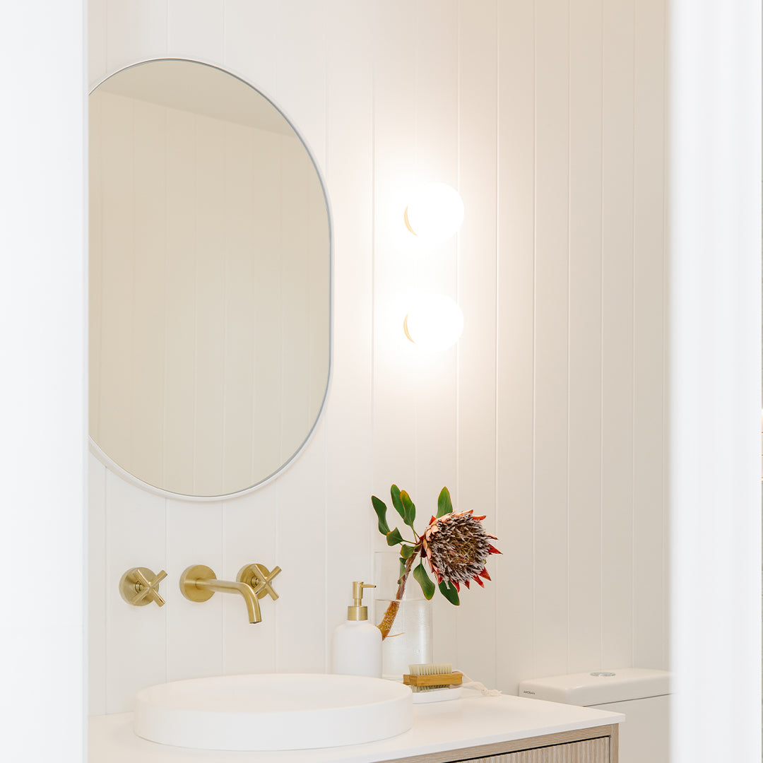 Luca Oval Mirror | 900 x 560 | White
